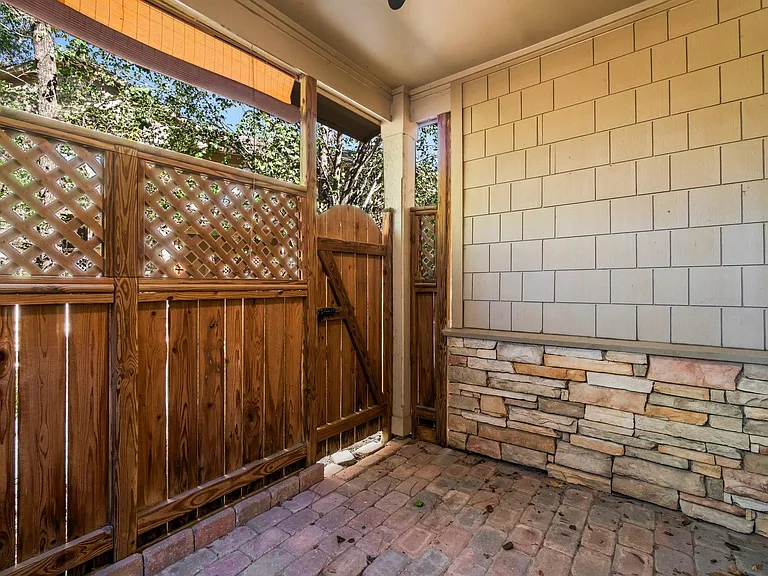 75 Scarlet Woods Ct — Photo 24