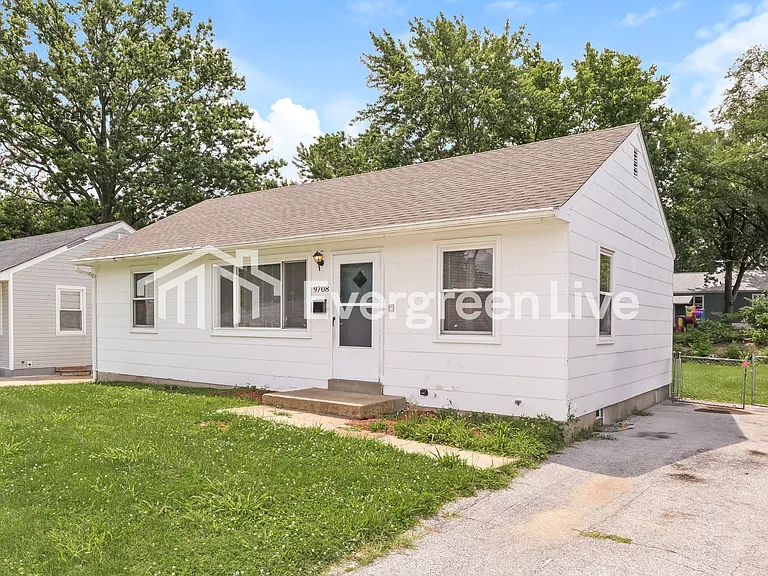 9708 Theodosia Ave — Photo 2
