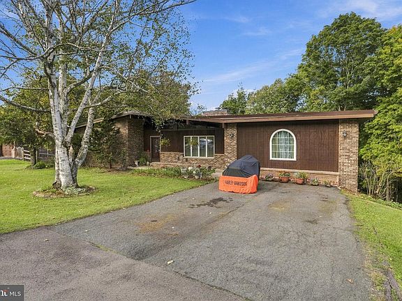 3rd image of 65 Victoria Ln
