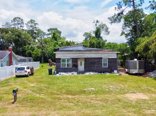 208 E 6th St, Adel, GA 31620