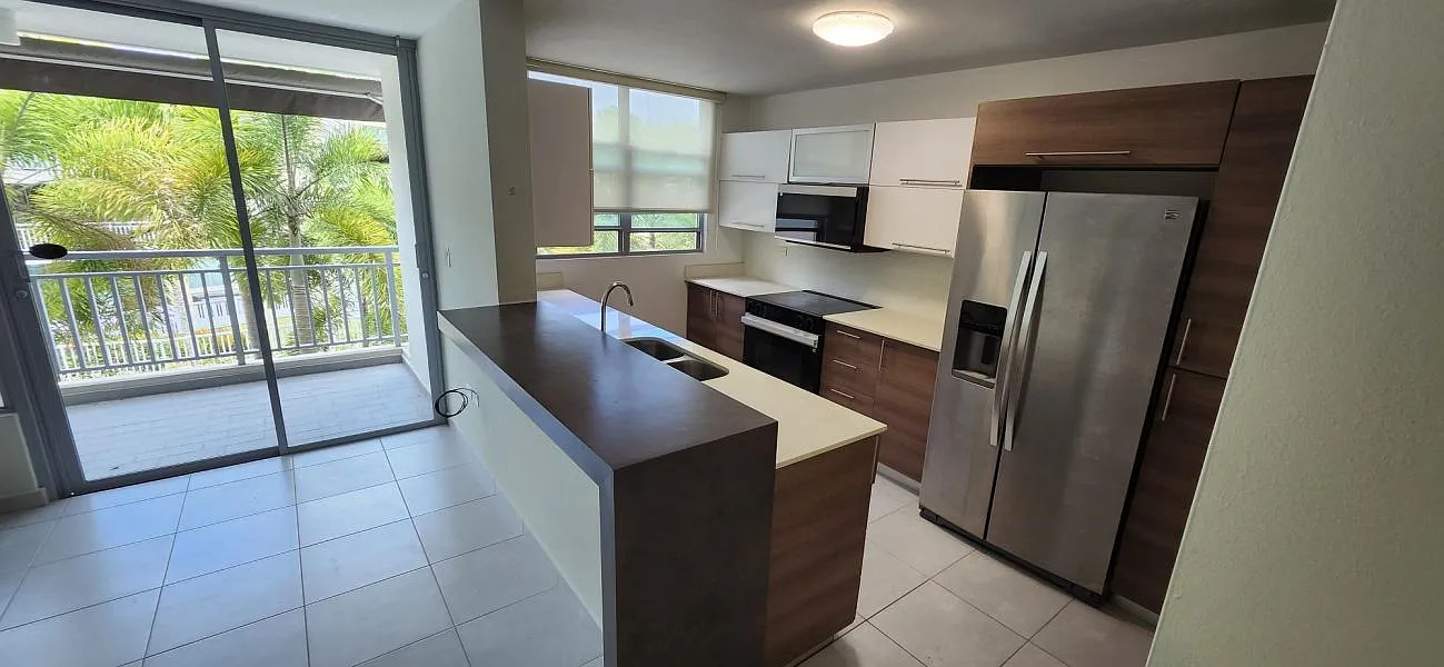 3 bed, 2.0 bath, 1239 sqft, $3,200 — Photo 2