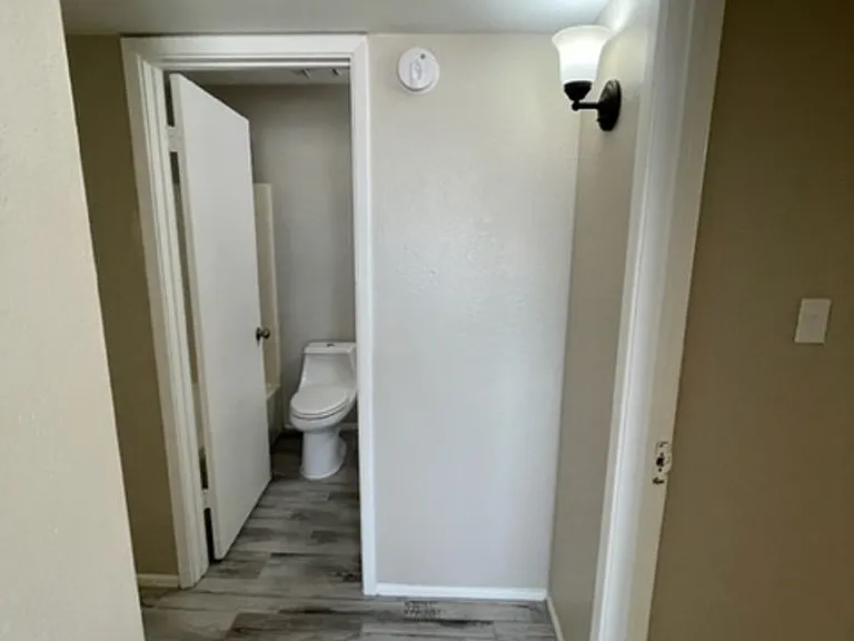 115 W. Inglewood — Photo 4