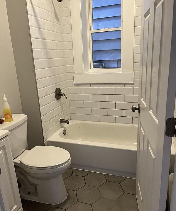 1st image of 218 N 9th St APT 1