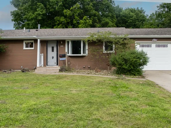 810 42nd St, Moline, IL 61265