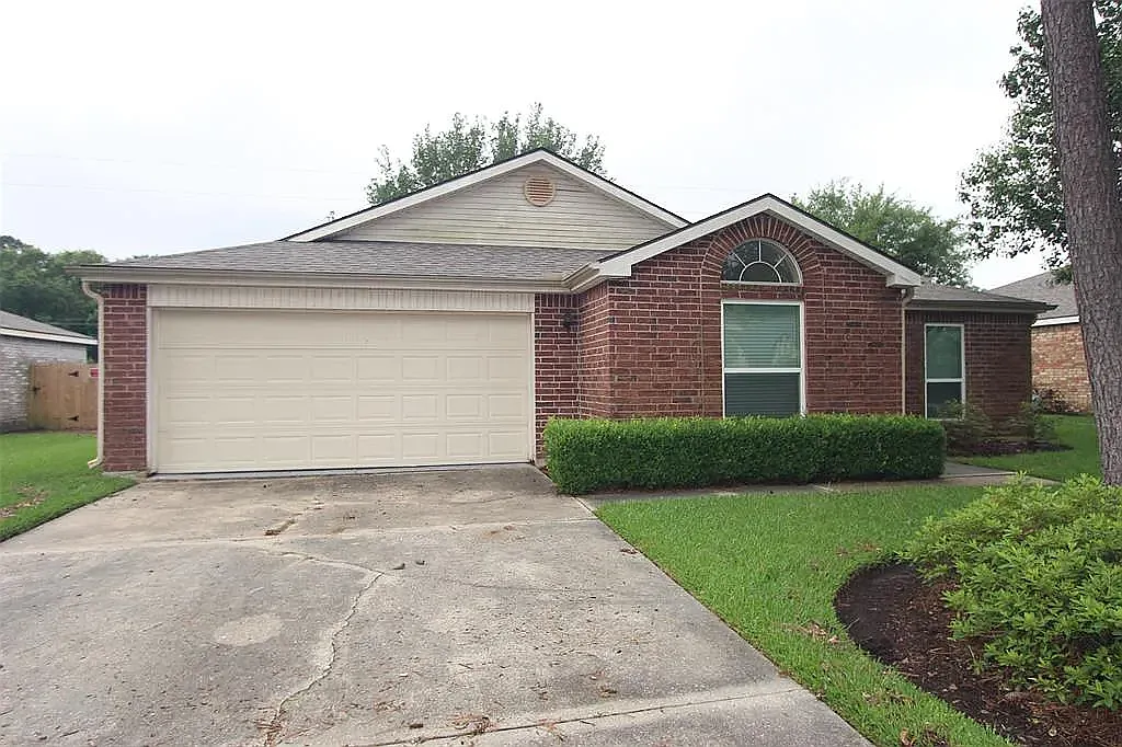 3 bed, 1800 sqft, $1,887 — Photo 1