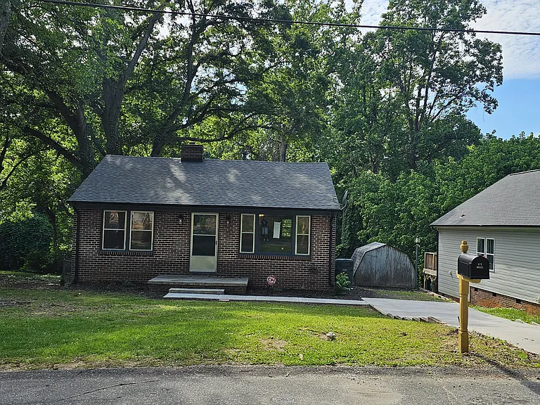 609 N Rhyne St — Photo 1
