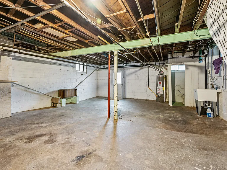 139 Sumner Ave — Photo 24