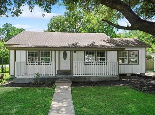 1201 N Valderas St, Angleton, TX 77515