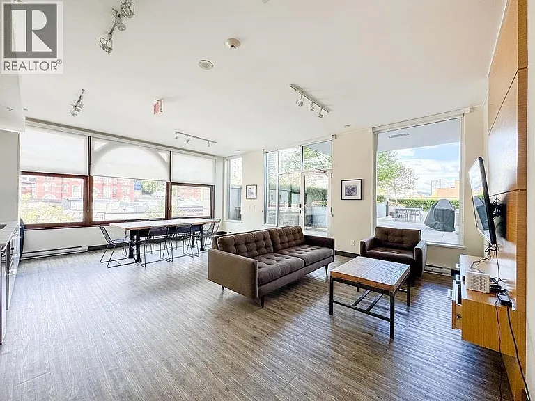 668 Columbia St #1011 — Photo 4