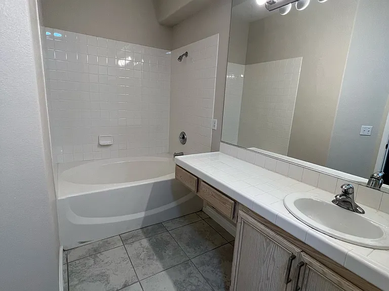 2110 N Los Feliz St #1082 — Photo 10