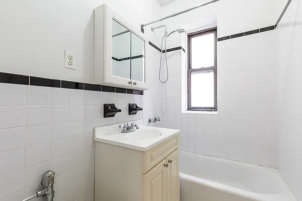 Rented by MNS | media 4