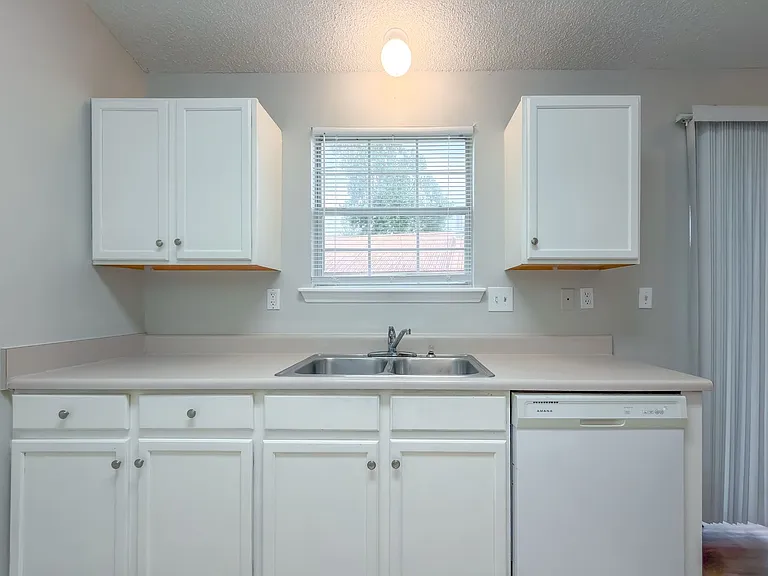 1367 Idlewild Dr — Photo 12