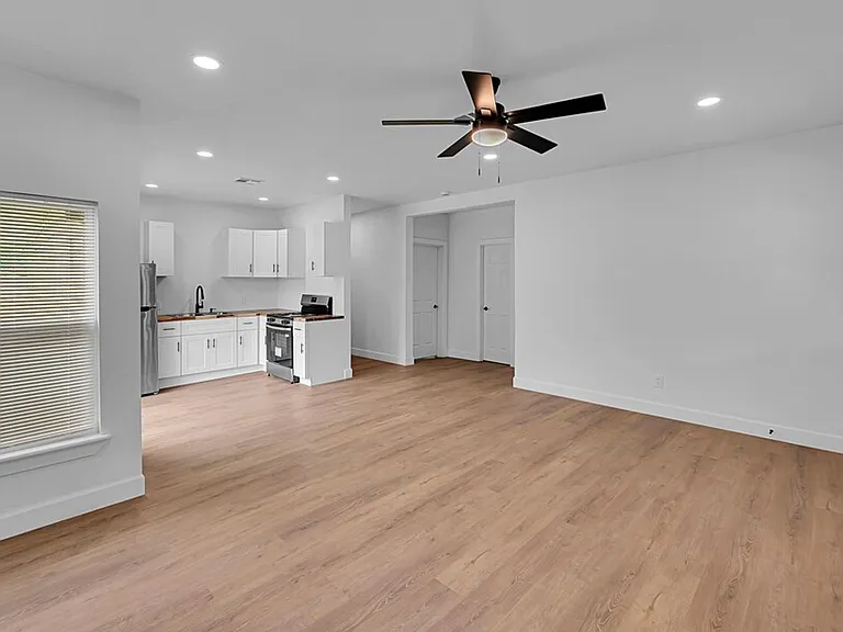 2400 Reuter Ave — Photo 5