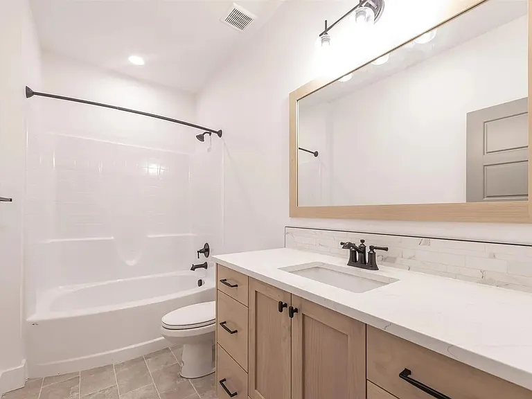 2203 E Hidcote St — Photo 23