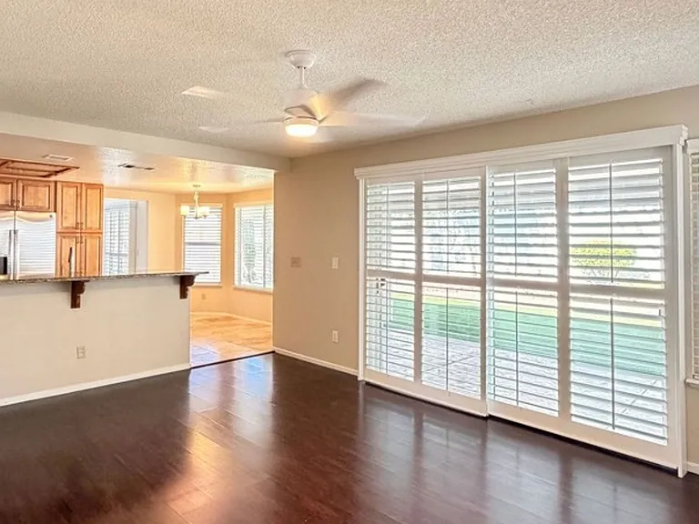 3317 Royal Glen Ct — Photo 25