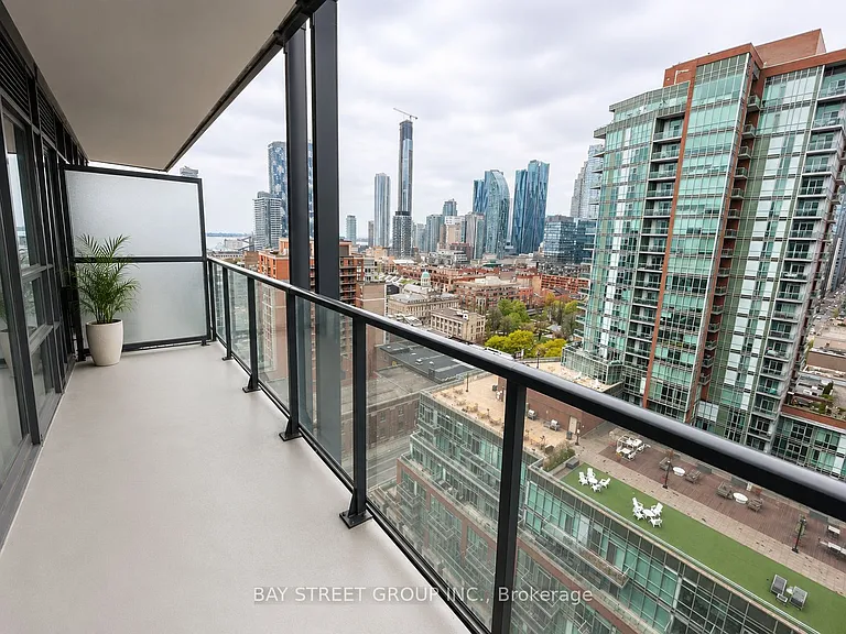 105 George St #1712 — Photo 9