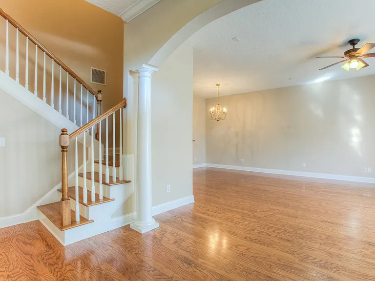 204 Aberdeen Pond Dr — Photo 2