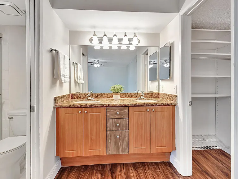 820 Lavers Cir #G402 — Photo 11