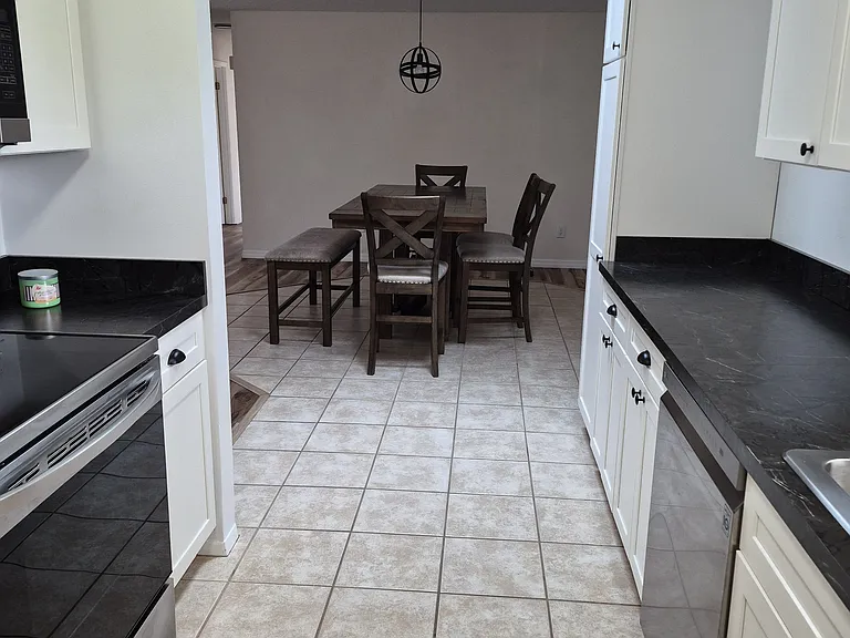 2956 Carriage Dr — Photo 7