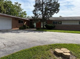 3363 S Manor Dr, Lansing, IL