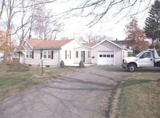 272 Meadows End Rd, Milford, CT 06460