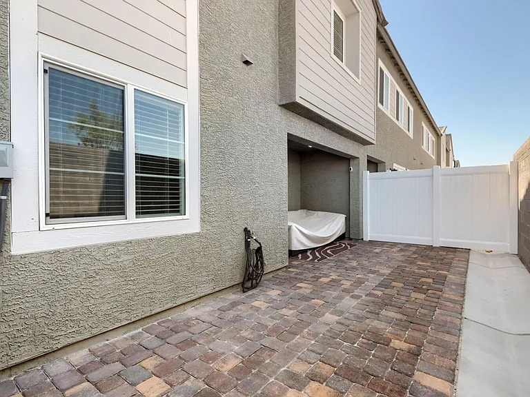 9493 Sky Pointe Dr — Photo 20