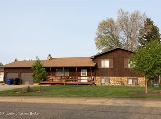 655 6th Ave SW, Dickinson, ND 58601