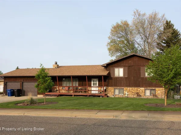 655 6th Ave SW, Dickinson, ND 58601