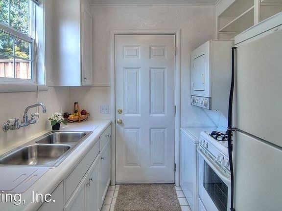 2nd image of 143 Alma St APT 01