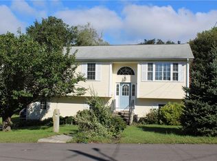 39 Fairview Ave, Westerly, RI 02891