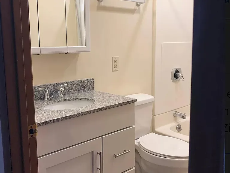 201 Amabell St #2F — Photo 9
