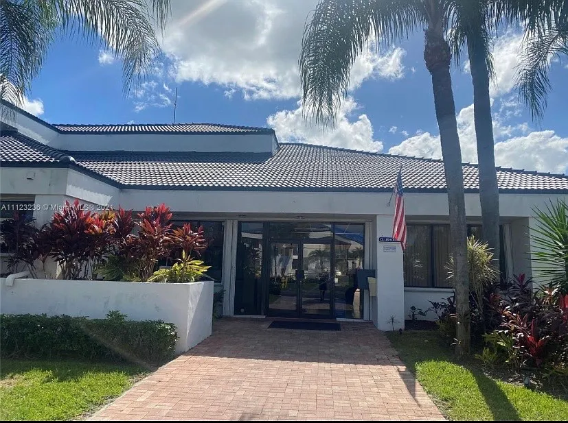 4 bed, 2.5 bath, 1490 sqft, $3,000 — Photo 4