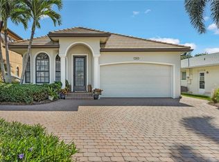 584 95th Ave N, Naples, FL 34108