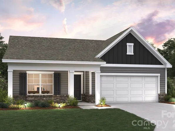 58 Laurel Pointe Dr, Waynesville, NC 28785