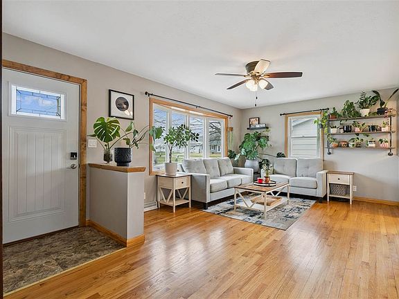 3rd image of 50 27th Avenue Dr SW
