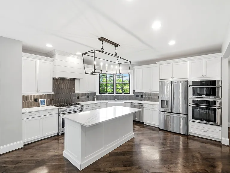 678 Canterbury Dr — Photo 14