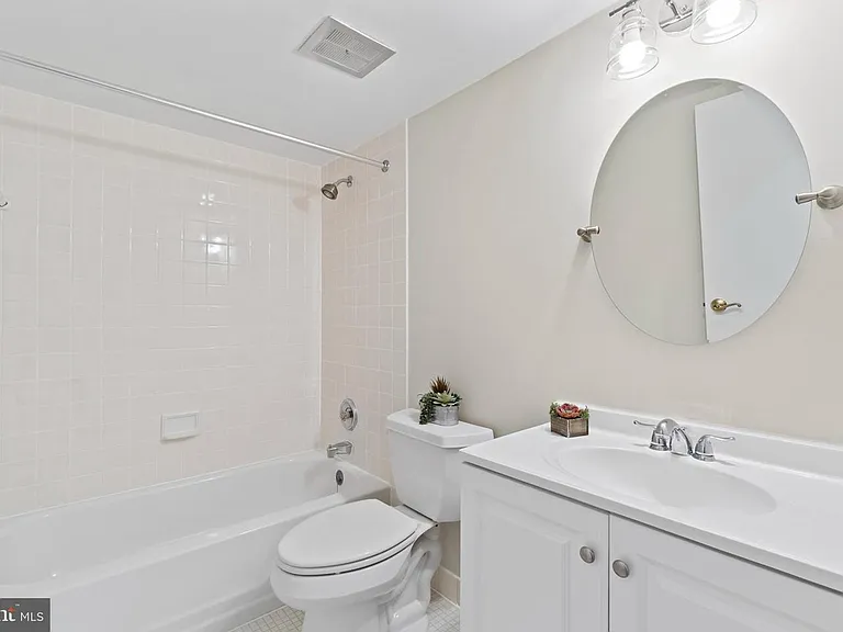 9705 Kings Crown Ct #101 — Photo 12