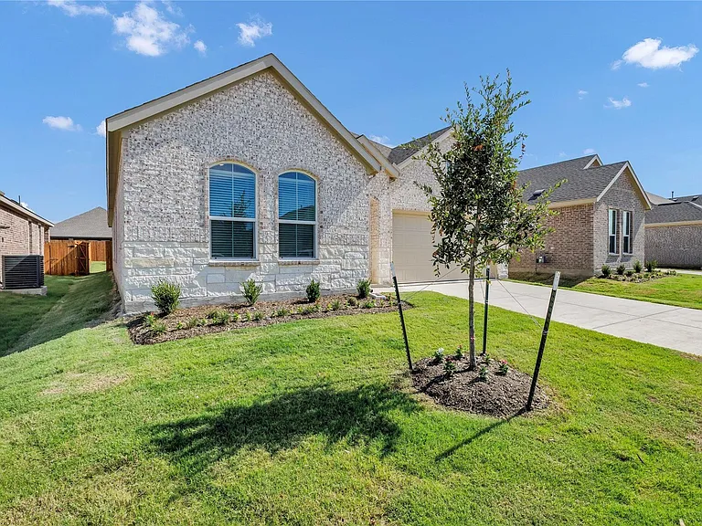 1328 Francesca Dr — Photo 3