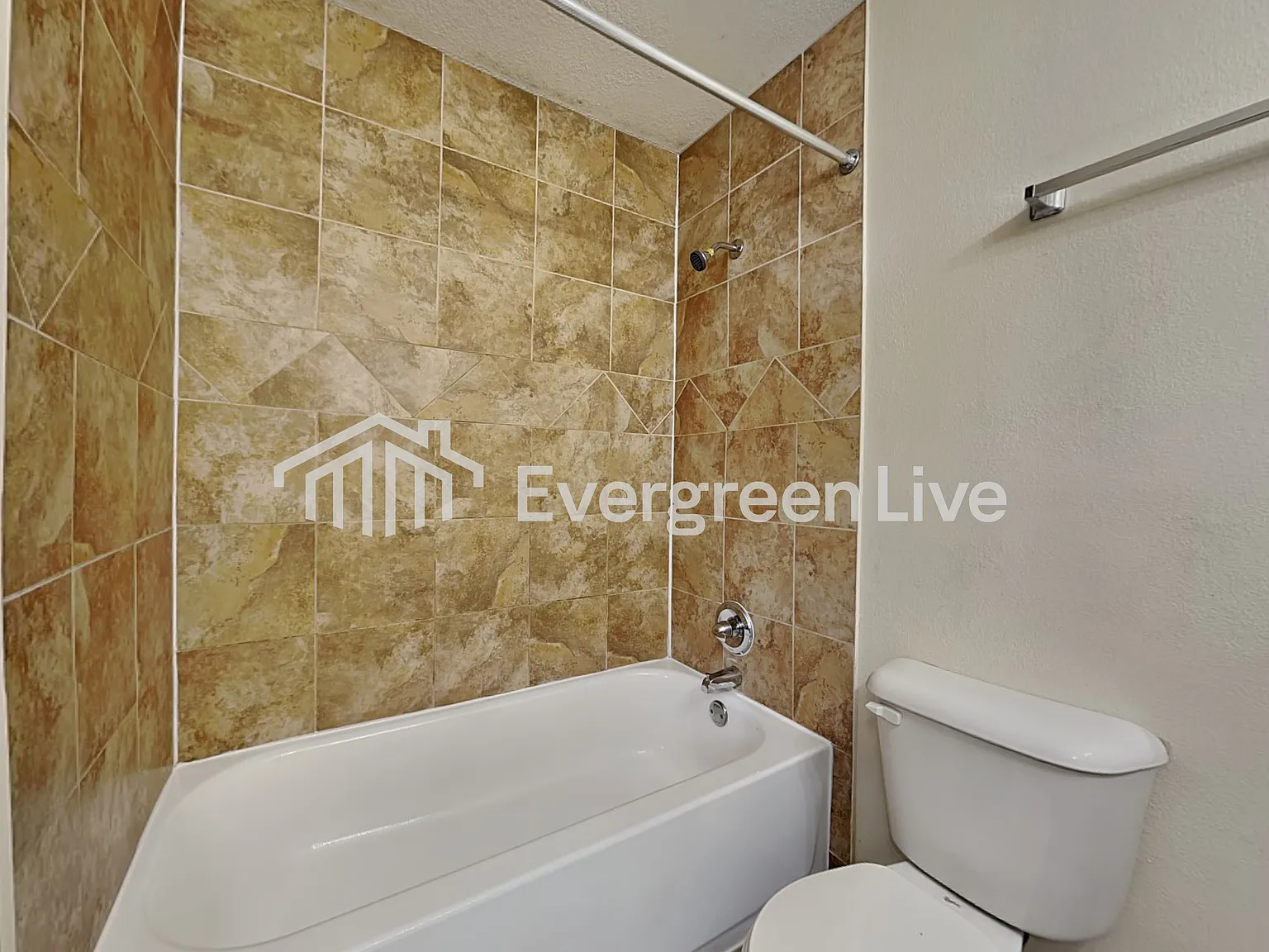 3 bed, 2.0 bath, 1333 sqft, $1,595 — Photo 3