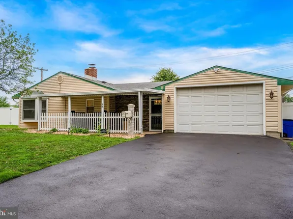 20 Tiger Lily Ln, Levittown, PA 19054