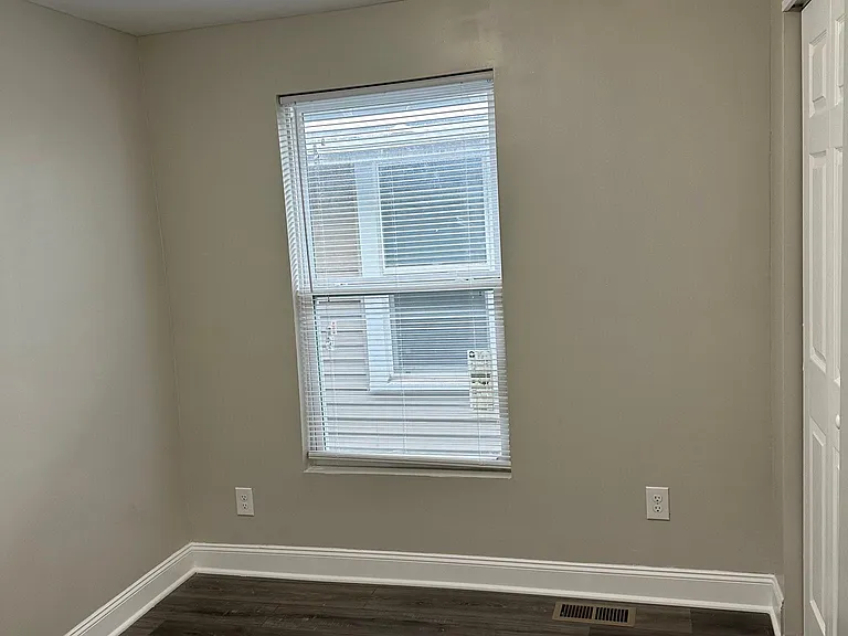 1488 E Fulton St — Photo 15