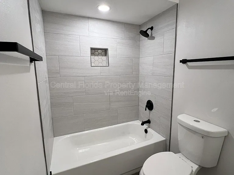 914 Robinhood Ct — Photo 12