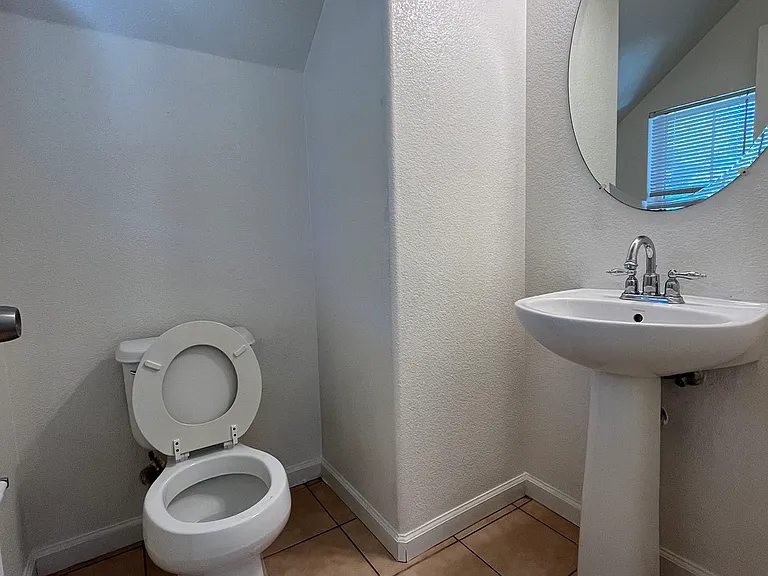 4550 Parkvale Ct — Photo 11