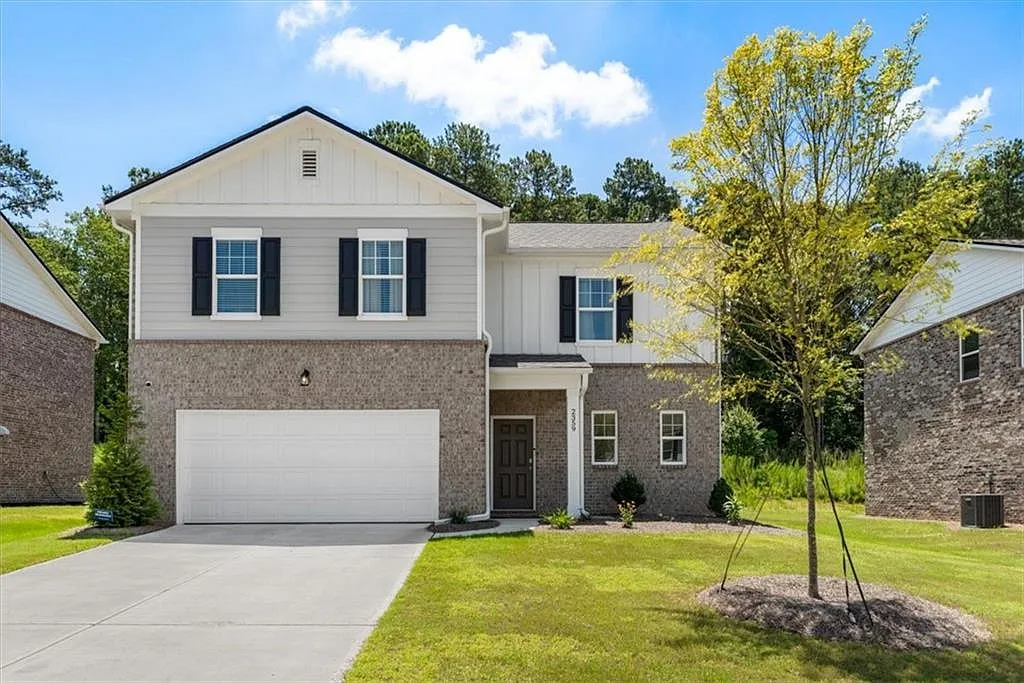 4 bed, 2.5 bath, 2464 sqft, $3,000 — Photo 2