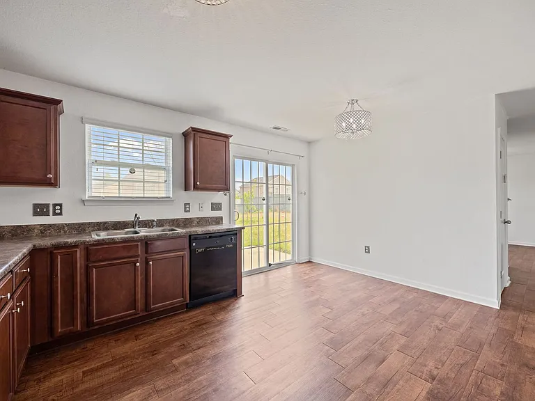 239 Battery Way — Photo 4