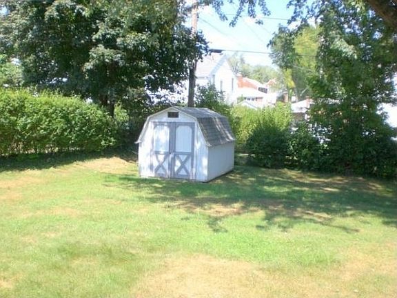 3rd image of 556 Beechwood Dr