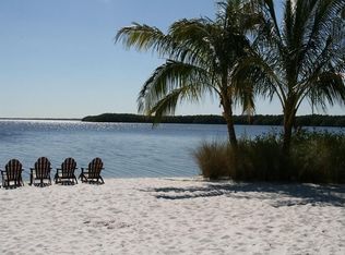 6216 Paradise Point Dr, Palmetto Bay, FL 33157