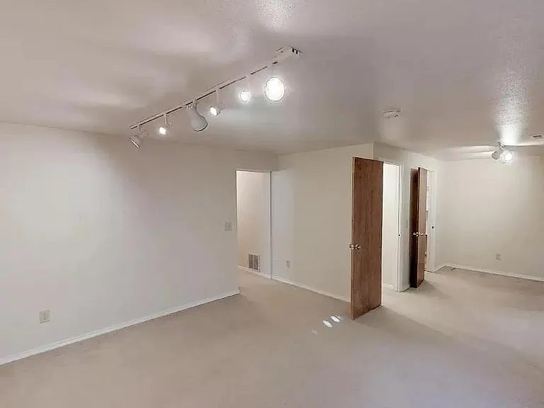 7836 Scarborough Dr — Photo 25