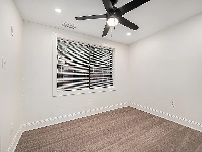 4042 Harrison St — Photo 8