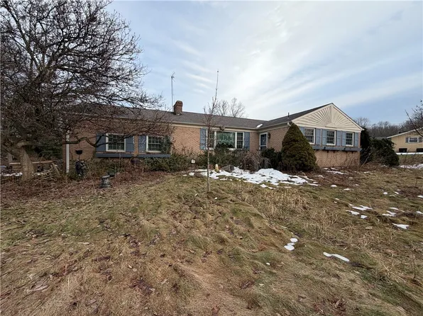 34 Lilac Dr, West Middlesex, PA 16159